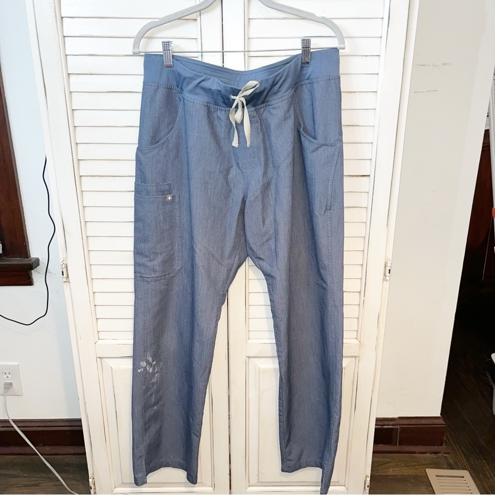 Figs Women’s Kade Cargo Heathered Indigo Scrub Pants Sz Large w/ imperfection